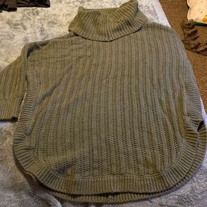 Green turtle neck sweater